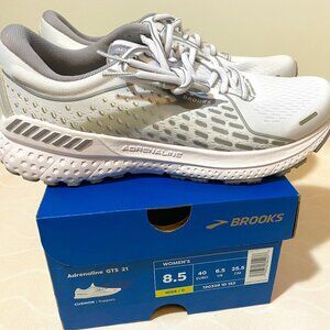 NIB Women's Brooks Adrenaline GTS 21 White/Dove Gray 8.5 Wide